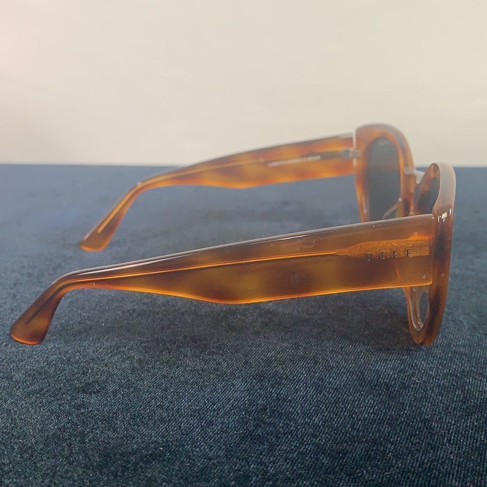 Diff Eyewear Large Tortoise Frame Sunglasses - image 3